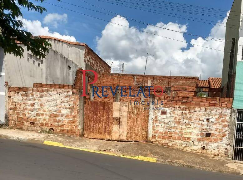 Casa à venda com 4 quartos, 250m² - Foto 1